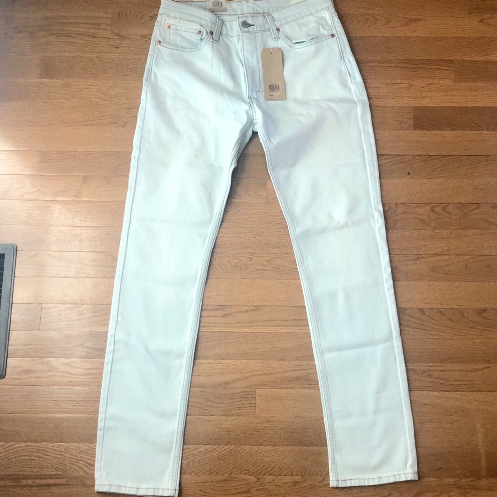 NWT Levi 511 Slim Jeans- Light Wash
32x34